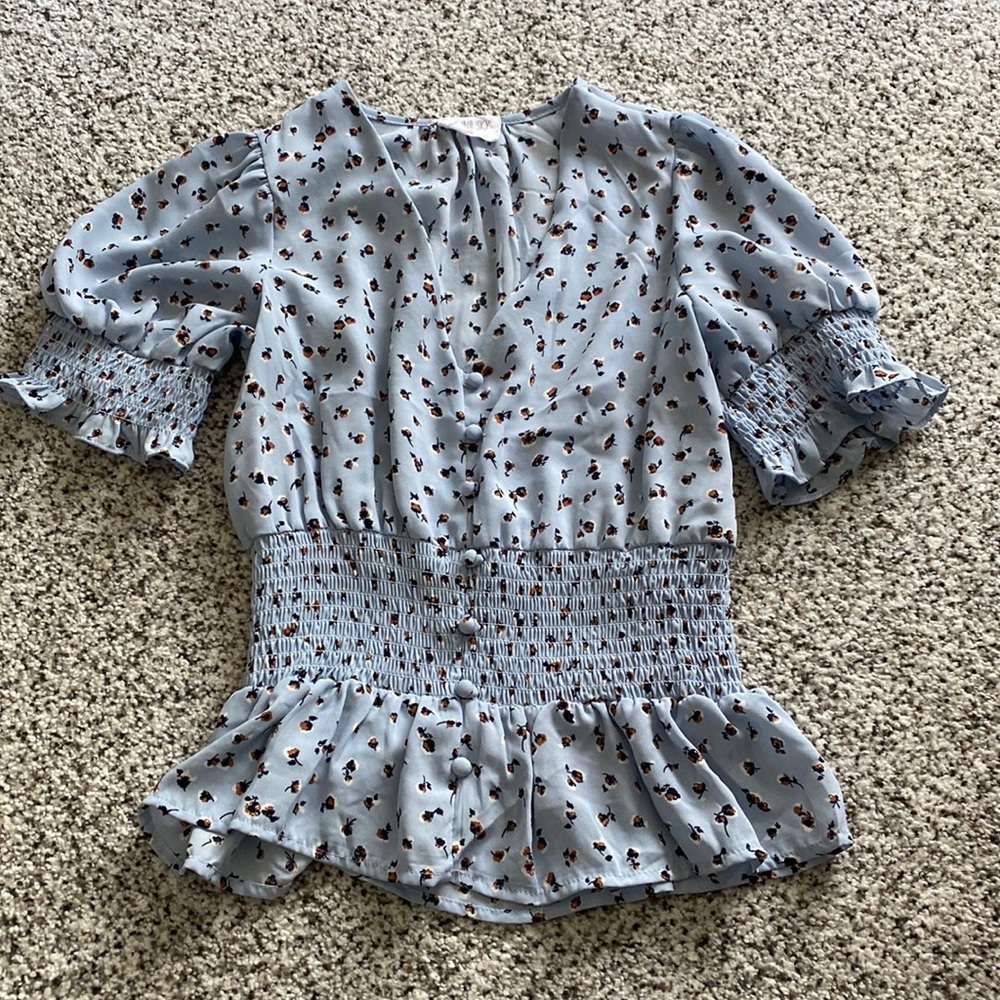 Like new light blue floral blouse sz xs